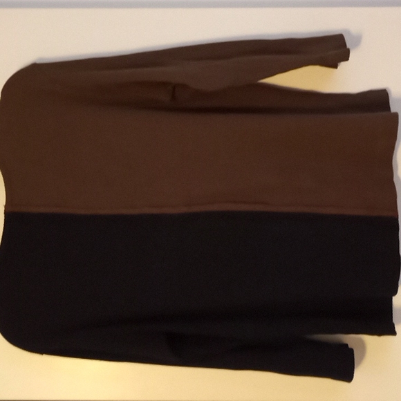 Chico's Color Block L/S Top in Black & Brown with Asian Script in Size 2 /Large - Picture 2 of 6